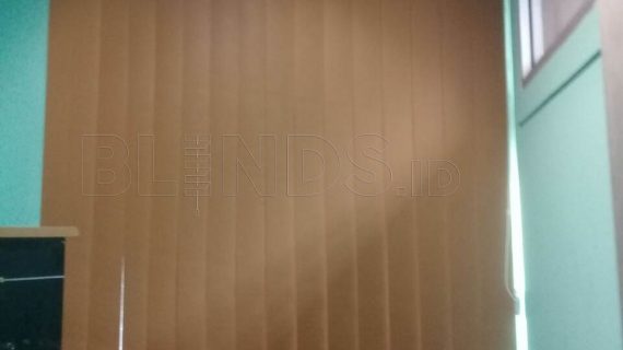 Contoh Tirai Vertical Blinds Blackout Coklat Di Bekasi