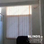 Bahan Dimout Vertical Blinds Beige Bekasi
