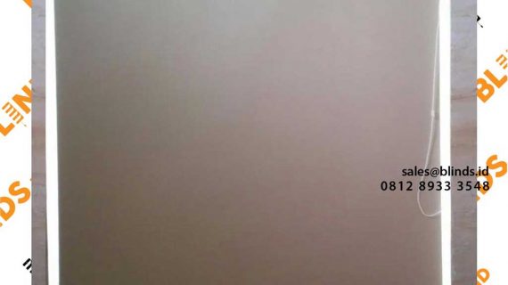 Tirai Menggulung Blackout Warna Cream Di Komplek Panorama Jati Padang