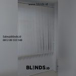 Vertical Blinds Semi Blackout Putih Sharp Point Di Ruko Cibubur Indah Ciracas